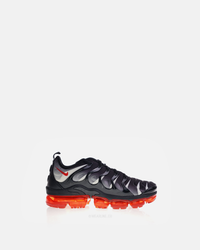 NIKE x AIR VAPORMAX PLUS